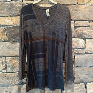 🌷3 for $12 Go Couture Printed V-Neck Sweater Size Small